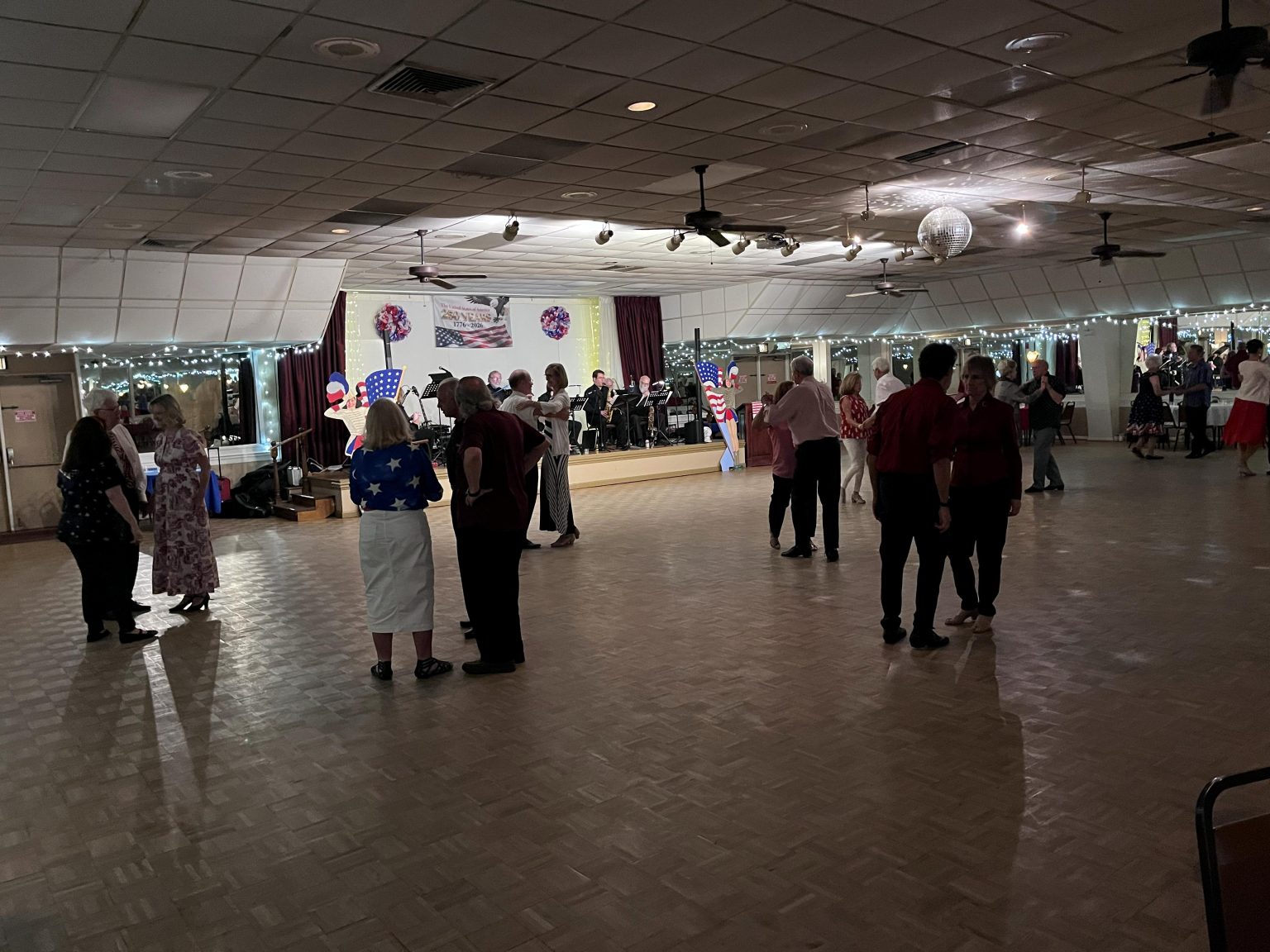 Gallery 2 - More_Dancers_Having_Fun